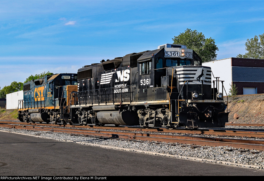 NS 5361 and CSX 2722